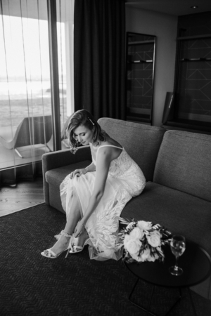 Braut beim Getting Ready im Panoramahotel Waldenburg