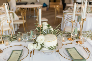 Tischdeko und Hochzeitstorte, Heiraten im Panoramahotel Waldenburg