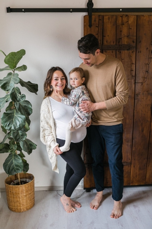 Familienfotos zu Hause mit Babybauch in Heilbronn