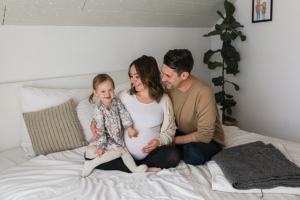 Babybauchbilder mit Familie zu Hause in Neckarsulm