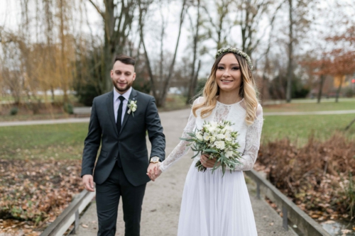 Brautpaarfotos standesamtliche Hochzeit im Hofgartn in Öhringen.
